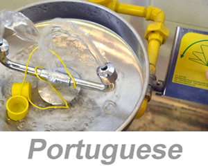 Using Eyewashes and Emergency Showers (Portuguese)